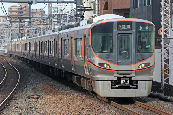 323系