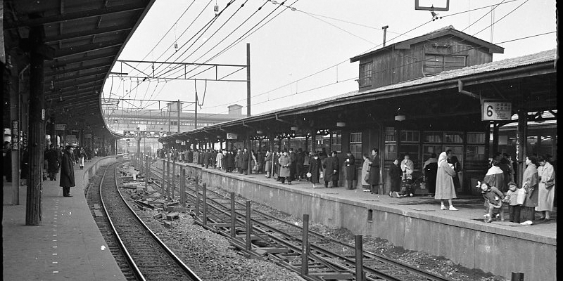 �\����1��