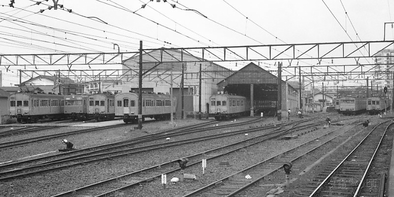 �\����1��