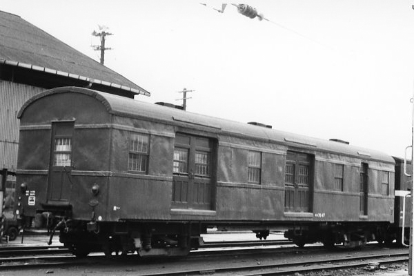 �I�G7047