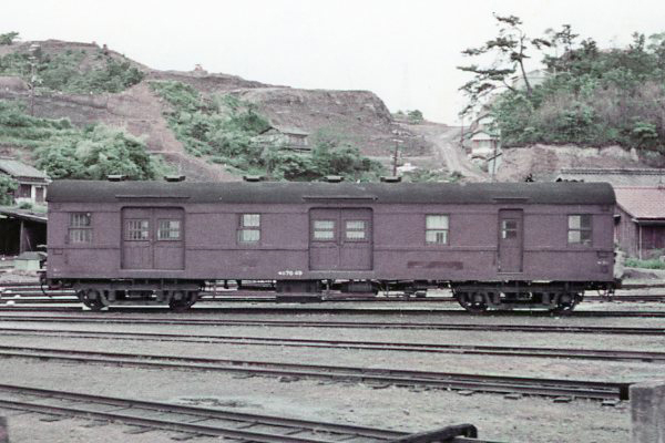 �I�G7049