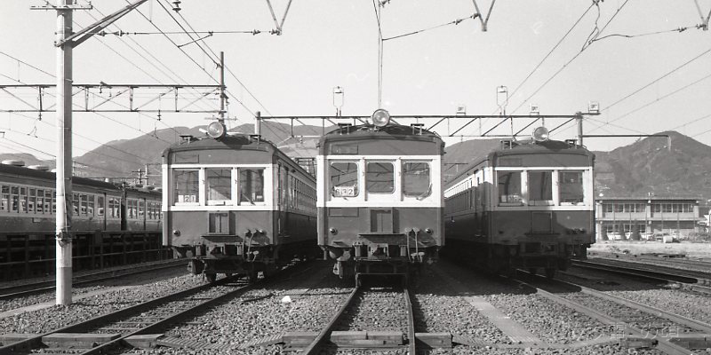 �\����1��