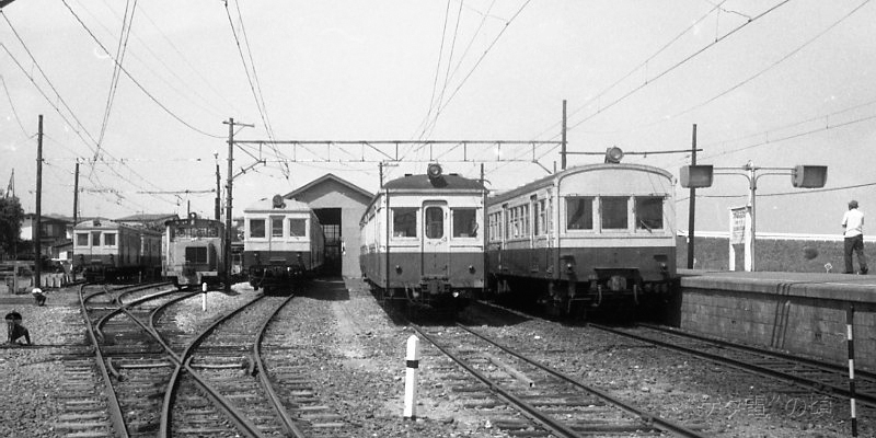 �\����1��