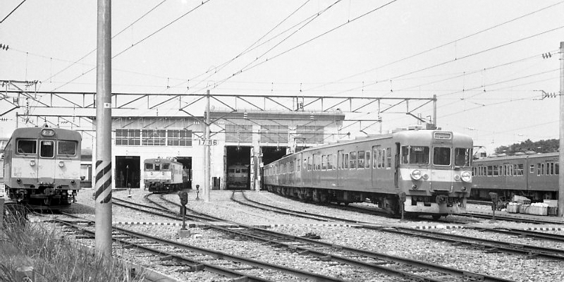 �\����1��