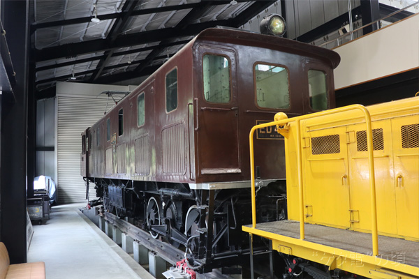 ED421