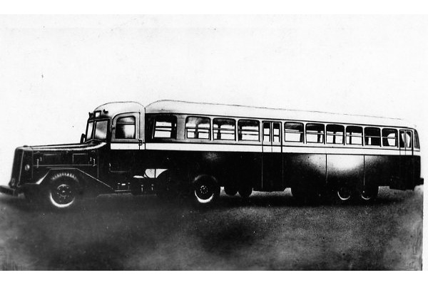 �g���[���[�o�X