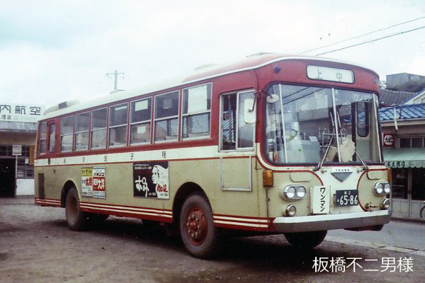 ��q�����